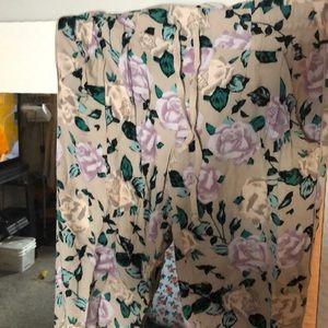 Aritzia joggers floral pattern